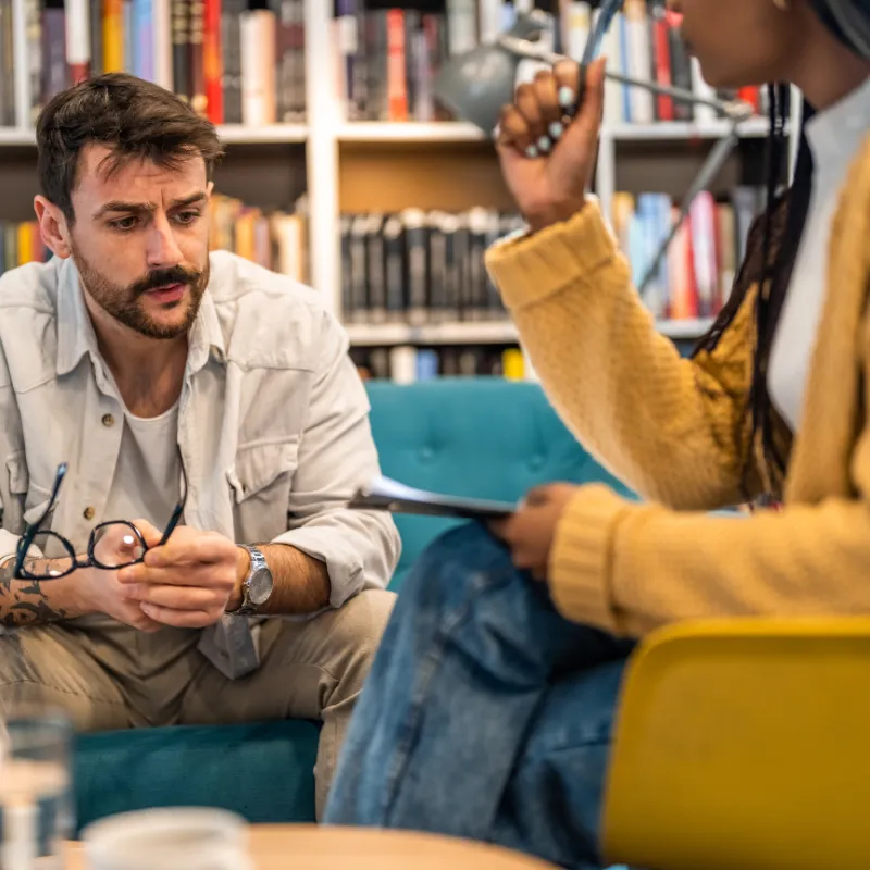 Síntomas comunes tratados en psicoterapia: ansiedad, depresión, fatiga emocional, cambios de humor y dificultad en las relaciones interpersonales.